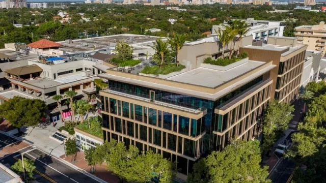 Este verano Cocowalk (en Coconut Grove) se ha convertido en un nuevo hit de Miami (te contamos por qué)