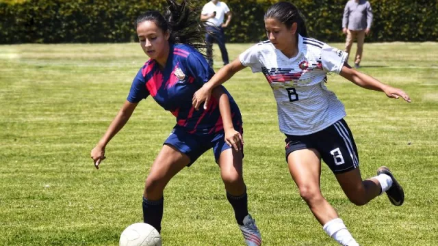 ¿Las mujeres futbolistas deben tener un sueldo igual al de los hombres?