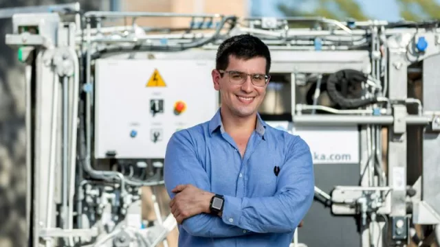 Pedicure vacuna: Vakapo se especializa en podología bovina y trajo a Paraguay el primer brete Anka de Sudamérica