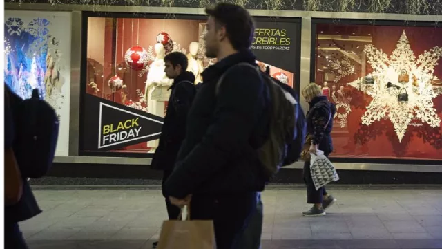 Los españoles gastarán 727 euros en la campaña de Navidad y rebajas de invierno