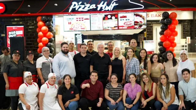 Pizza Hut habilita su local N°29 en uno de los shoppings más importantes del país: En el patio de comidas del Multiplaza