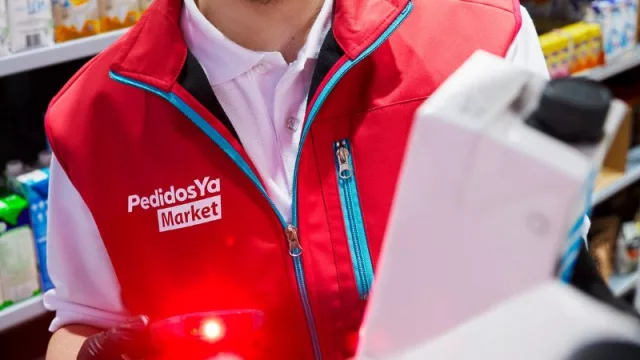 ¡Con toda la sal… la sed! (el agua embotellada fue lo más pedido de 2023 en PeYa)