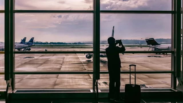 Turistas prefieren invertir en alojamiento y alimentación mientras que los excursionistas priorizan las compras