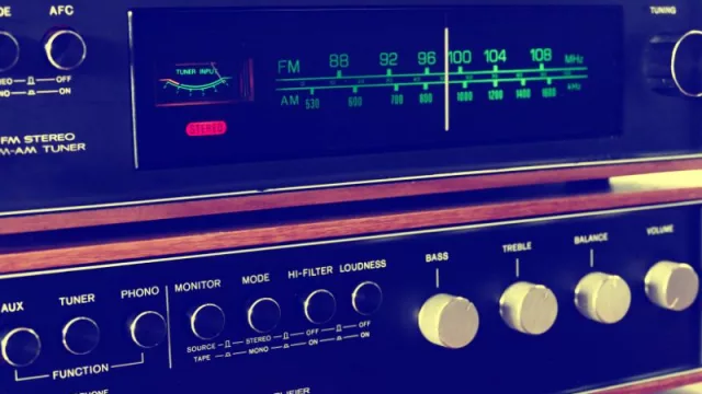 ¿Con qué emisora de radio AM te informás?