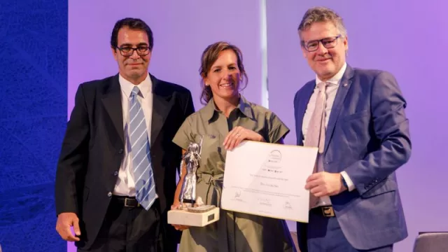 Cuidando los cultivos (doctora en química Cecilia Saiz recibió el premio L’Oréal- Unesco)