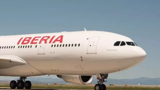Iberia empieza a enviar comunicaciones sobre sus vuelos a través de WhatsApp (facturación, puertas de embarque, y más)