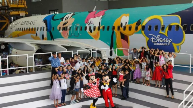 Miami, la tierra donde más practican (Disney y las marcas) el Aircraft Wrapping: la mega tendencia de ploteo completo en aviones de aerolíneas