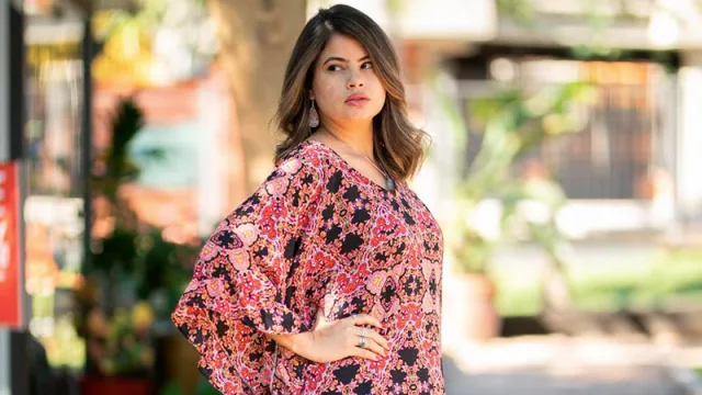 El encanto de lo hecho en casa: La Bonita cautiva con sus bikinis artesanales