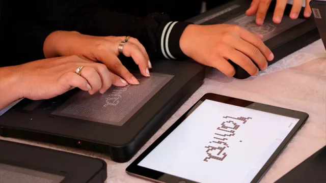 Paraguay en primer lugar: ¿qué son las pantallas táctiles inteligentes incorporadas en aulas de personas ciegas?