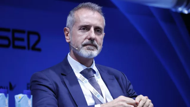 Telefónica cae un 2,72% en Bolsa tras la salida de Pallete y la llegada de Murtra e Indra sube casi un 3%