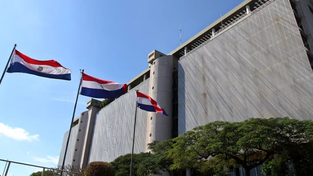 BCP reporta crecimiento económico del 4,3% en 2024, impulsado por servicios y ganadería