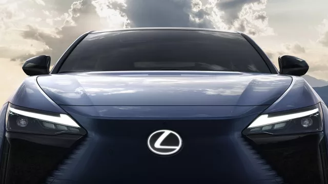 Lexus RZ se reinventa: más potencia, carga rápida y conducción manual simulada