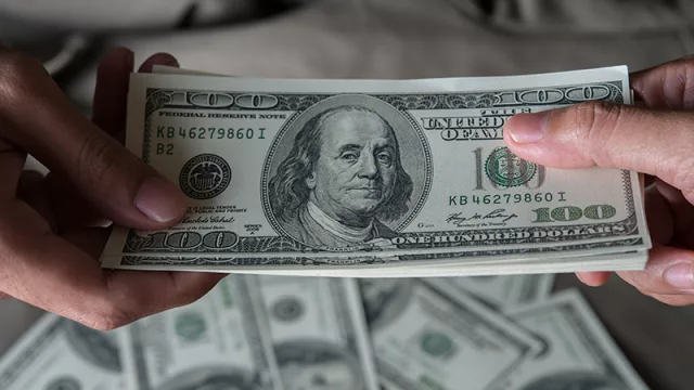 Agentes económicos estiman que el dólar cerraría este año rozando los G. 8.000