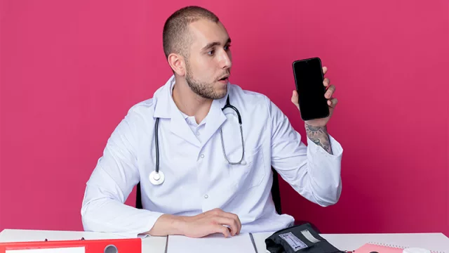 Googleando síntomas: una práctica cada vez más frecuente que pone en riesgo la salud