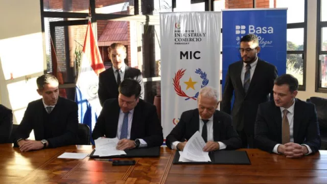 Banco Basa y el Ministerio de Industria firman convenio para impulsar el desarrollo económico