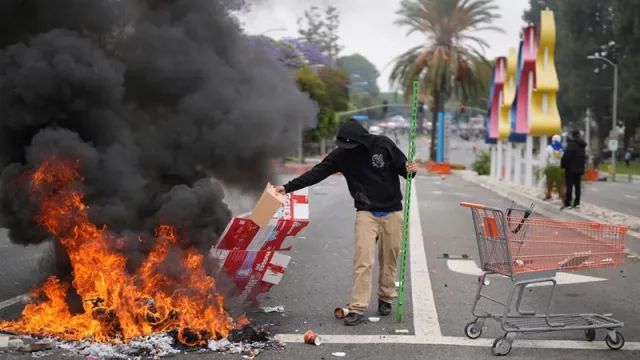 La paradoja de poder y resistencia: ¿Cómo Trump gana la batalla en redes sociales frente a la presión del establishment y medios y los demócratas más fanáticos?