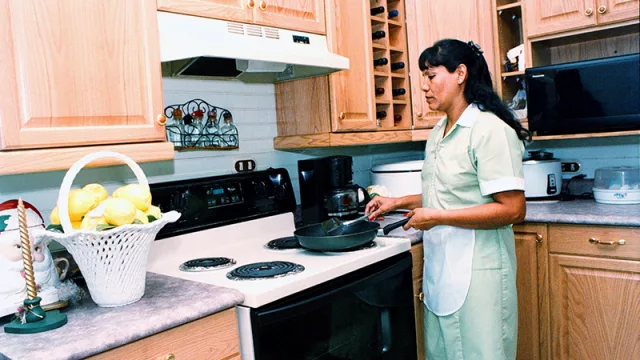 Hacia la igualdad: trabajadoras domésticas proponen modelo de aporte compartido al IPS (para quienes trabajan en distintos hogares)