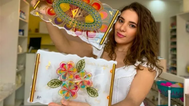 Majo Martínez: “Mi trabajo debe reflejar lo que mi cliente quiere, leo a la persona, escucho su historia y de ahí elijo los tonos, la tipografía”