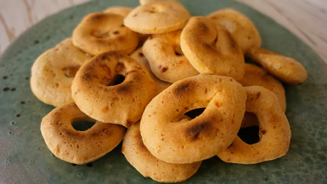 Negocios que huelen a chipa: el producto paraguayo que conquista mesas y mercados internacionales