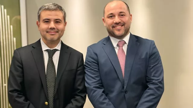 Andrés Pérez, economista jefe para América Latina de Itaú y Raúl Luraghi, director de Mercados de 
Itaú