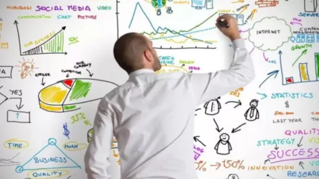 El colapso silencioso en Latam: por qué tu empresa morirá si no convierte el marketing en su columna vertebral hoy (parte I)