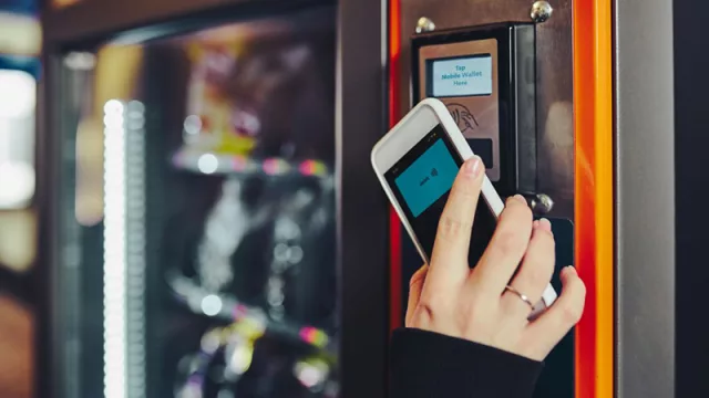 Primera máquina de café con pago digital made in Paraguay, una innovación de ingenieros paraguayos