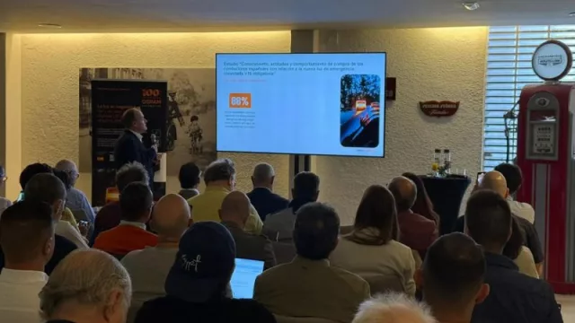 El 65% de los españoles desconoce los detalles de la nueva normativa sobre la luz de emergencia V16 obligatoria a partir de 2026