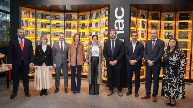 La presidenta de la Comunidad de Madrid, Doña Isabel Díaz Ayuso, inaugura la nueva Fnac Callao