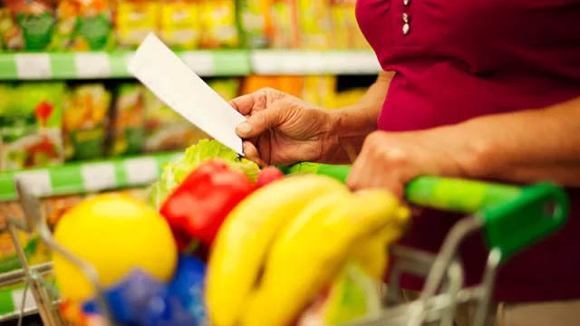 La inflación de octubre cayó -0,1%: bajan combustibles y bienes importados, pero suben los alimentos