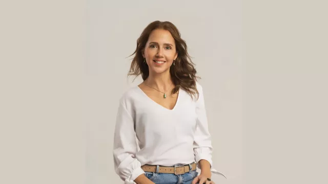 Elegancia circular: Joyas by Evergreen, piezas hechas con vidrio reciclado y manos artesanas