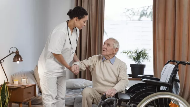 Un rostro silencioso y femenino: la economía del cuidado equivale al 22,4% del PIB