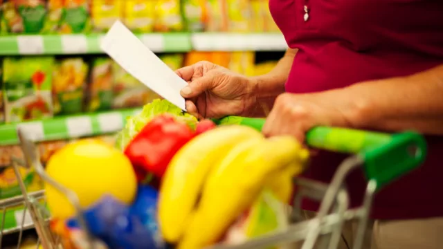 Carnes y frutas encarecieron la canasta en noviembre y la inflación acumulada llegó al 3,4%
