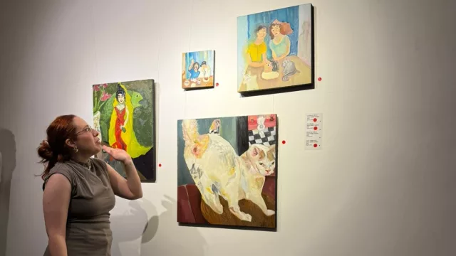 Micaela Tardivo y su colección Sobremesa: “Quiero que la gente vea y piense que no está sola. Que esas dinámicas humanas nos atraviesan a todos”