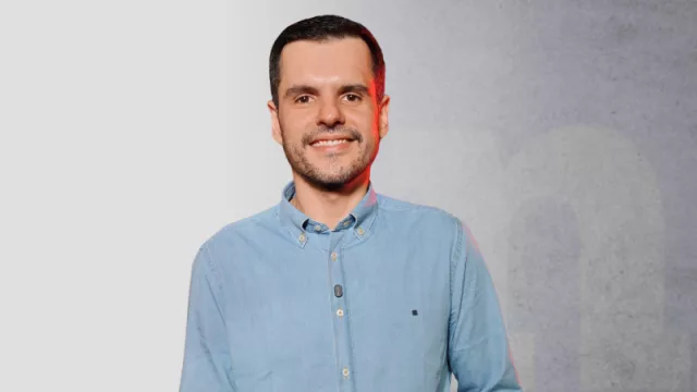 Raíz y Barrio: el mural que homenajea a la biodiversidad urbana en el corazón del Mariscal