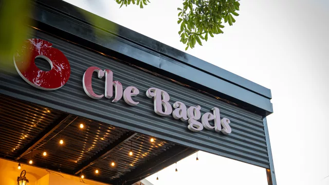 Che Bagels sigue creciendo y abre un nuevo local en San Vicente (con planes de llegar a más ciudades)