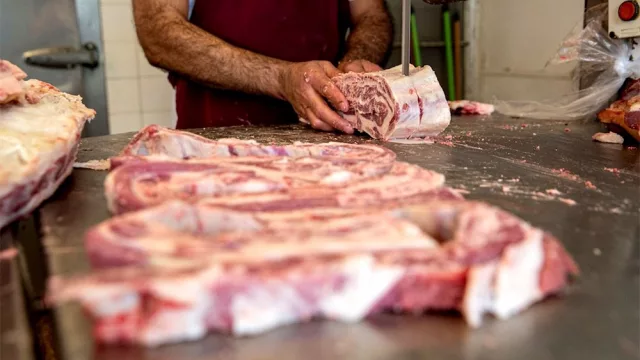 Mesa de fin de año con sello ganadero: carne vacuna lidera, cerdo y pollo completan la oferta