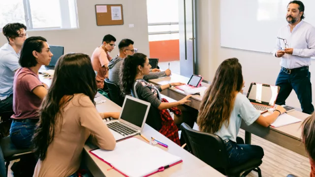 Más allá del sueldo: la nueva prioridad de los estudiantes al decidir su carrera profesional