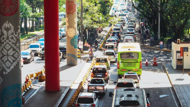 Ciudad del Este: enero consolida el pulso comercial y vuelve a mostrar señales de recuperación sostenida (piden liberar puente para el turismo durante el día)