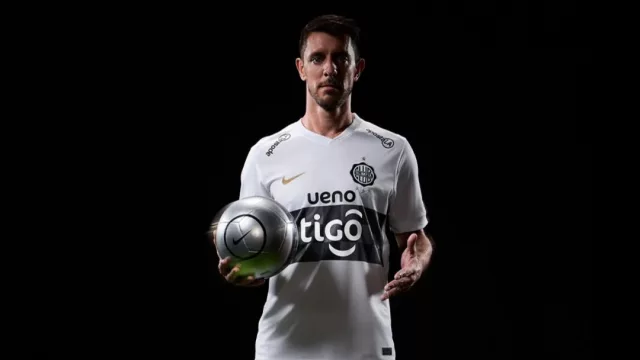 Olimpia viste el legado de Osvaldo Domínguez Dibb en sus camisetas 2026