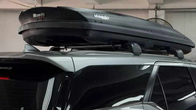 Más espacio, menos estrés: el auge de los portabultos en temporada alta de viaje