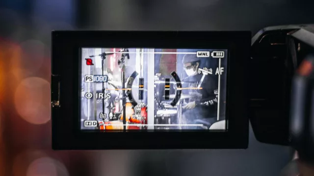 Identidad, desarraigo y diversidad: cine paraguayo pisa fuerte en festivales internacionales con Pinasco y Bolero Rojo