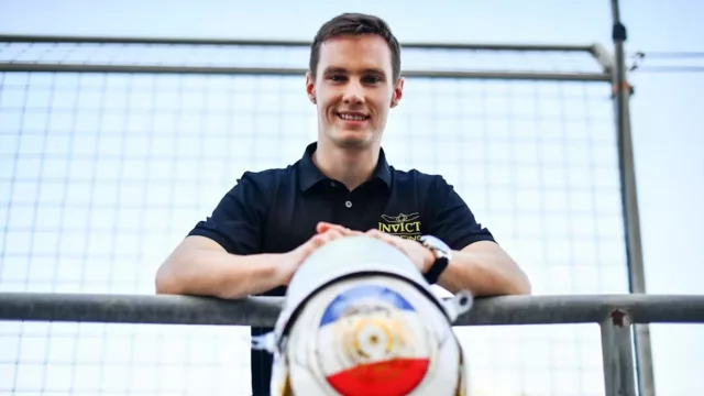 Joshua Duerksen se suma a Mercedes como piloto de desarrollo y da un paso hacia la Fórmula 1