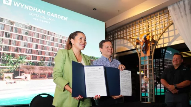 Senatur y Raíces sellan alianza para fortalecer el turismo nacional en presentación de Wyndham Garden Costa del Lago