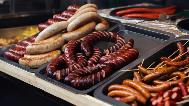 Desde Colonia Independencia: Embutidos Willy transforma hasta 700 cerdos al mes en fiambres y ahumados