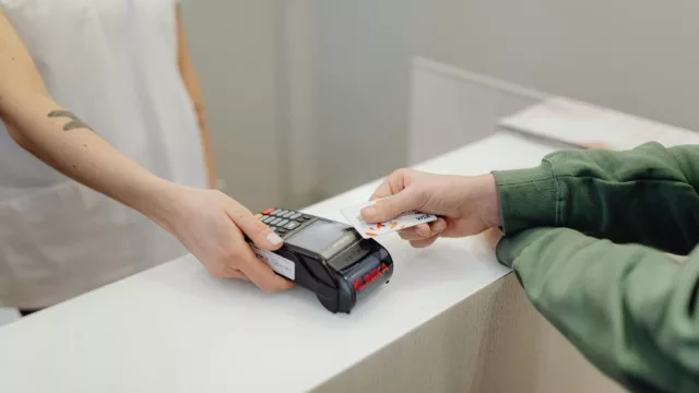 Banca paraguaya mantiene fundamentos robustos pese al auge del crédito al consumo, según Moody’s