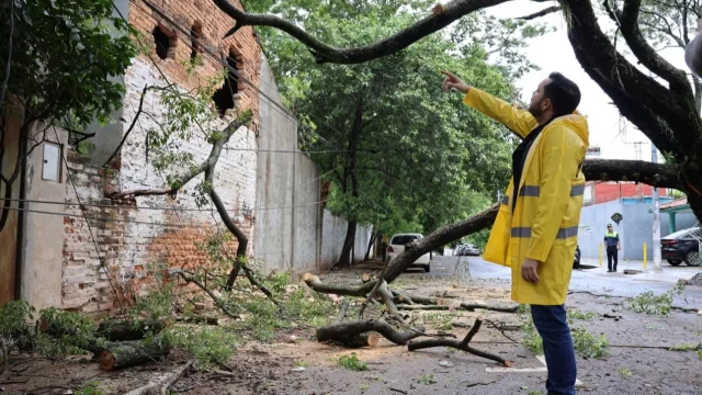 Temporal récord en Asunción: cómo la suma de fallas estructurales y socioculturales deja calles inundadas