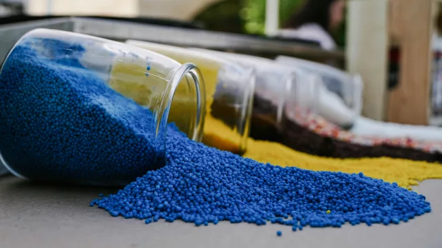 Conflictos en Medio Oriente presionan a la industria plástica: sube la materia prima y empresas ajustan precios