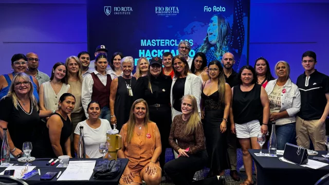 Paraguaya lleva su conferencia “Hackeando el Algoritmo” al Hilton de Buenos Aires y comienza su gira internacional