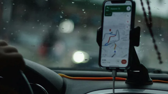 Antes de salir a la ruta: 5 productos para tu auto que pueden salvar tu viaje (y evitar multas)