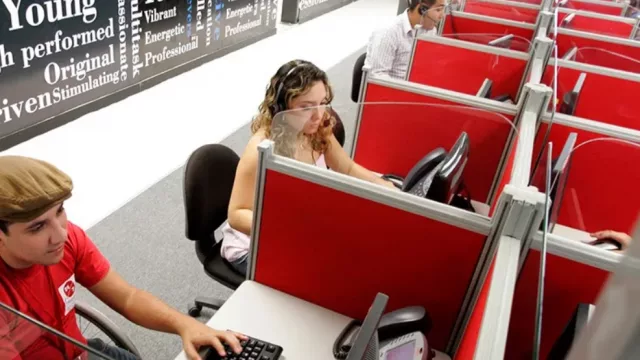 Sector de servicios cerró primer trimestre con crecimiento del 7% (impulsado por demanda de servicios digitales)